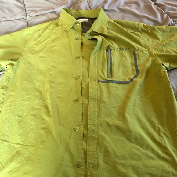 SALE!!! Columbia fishing shirt—size large in green and in excellent condition) - Picture 1 of 4